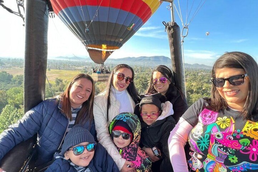 Balloon Flight and Teotihuacan Pyramids with private transportation