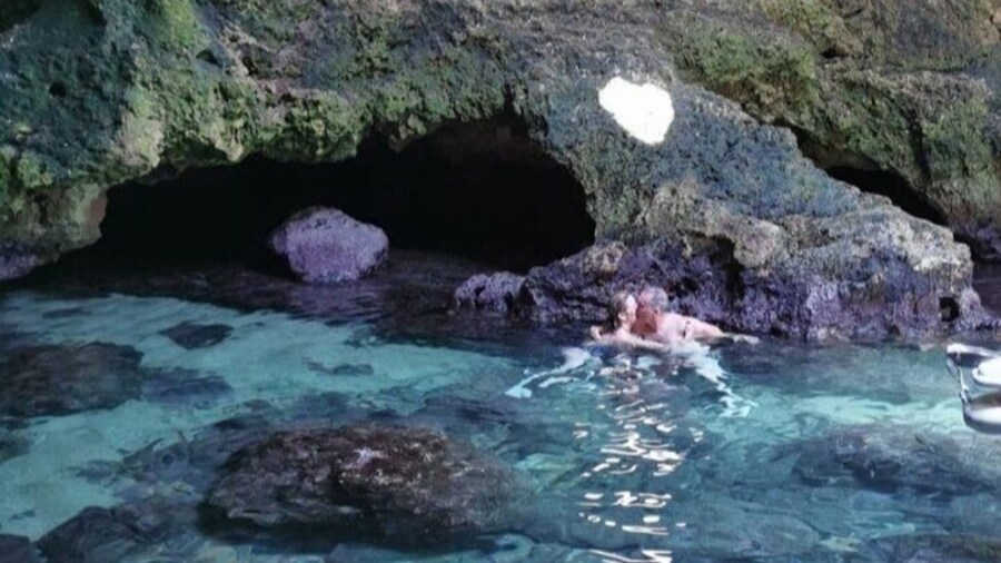 Tour by boat to discover the Polignano Caves
