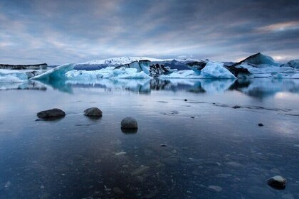 Diamond Beach & Jökulsárlón Floating Glacier Guided Day Tour