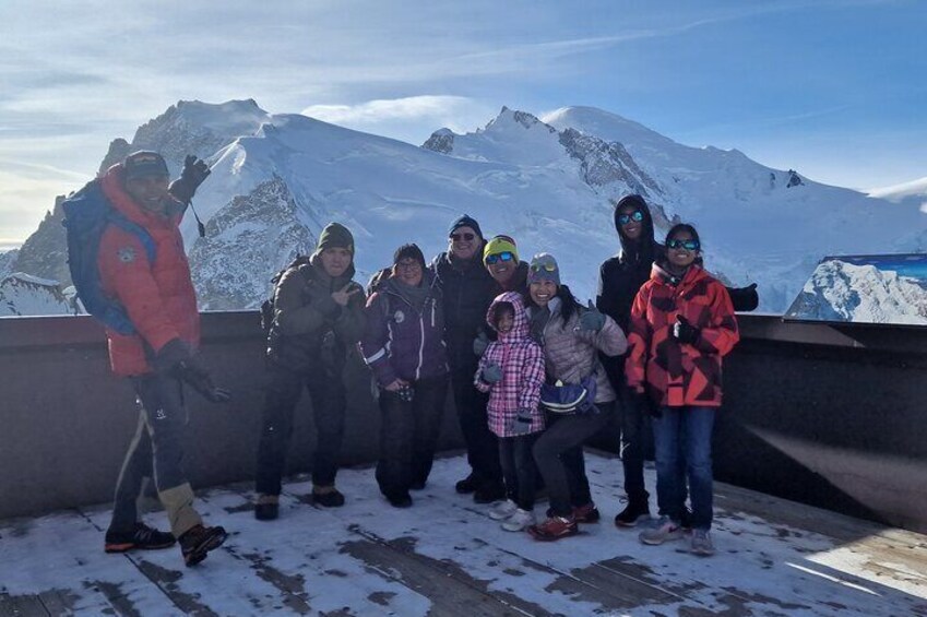 Sunny family in chamonix 