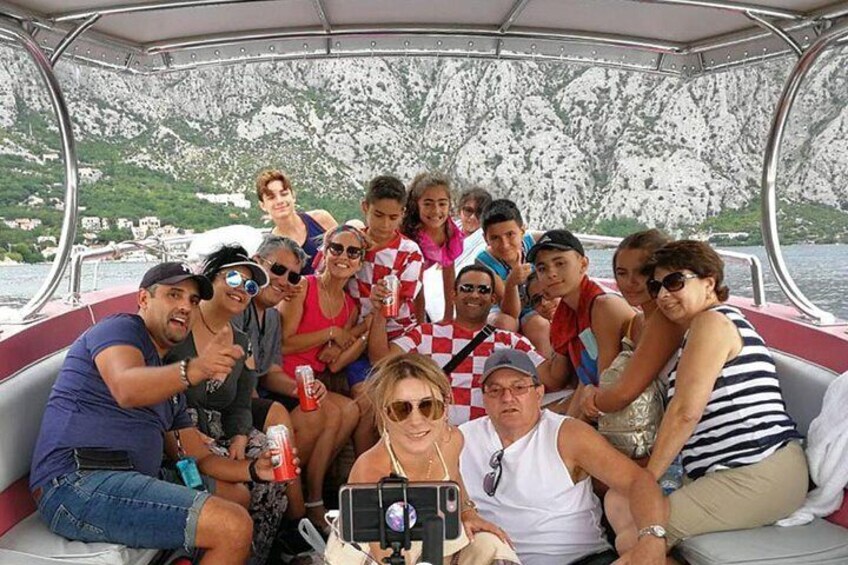 Go Go Gaga speedboat
