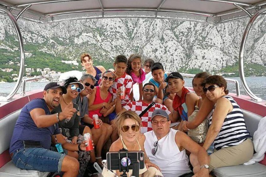 Go Go Gaga speedboat