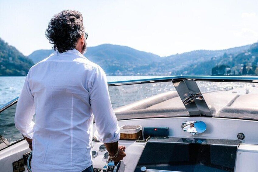 2 Hours Private and Guided Cruise on Lake Como by motorboat