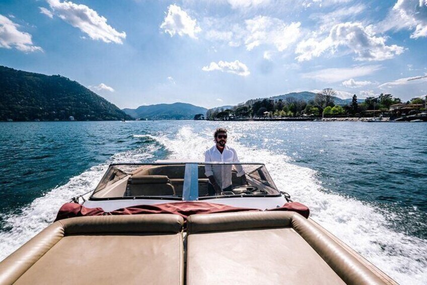 2 Hours Private and Guided Cruise on Lake Como by motorboat