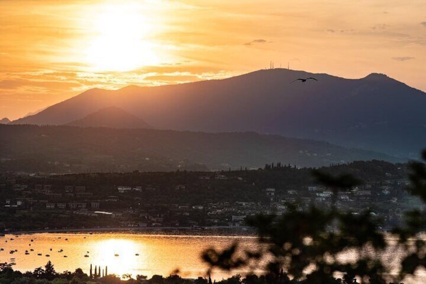 2 Hours Private Sunset Photo Activity on Lake Garda