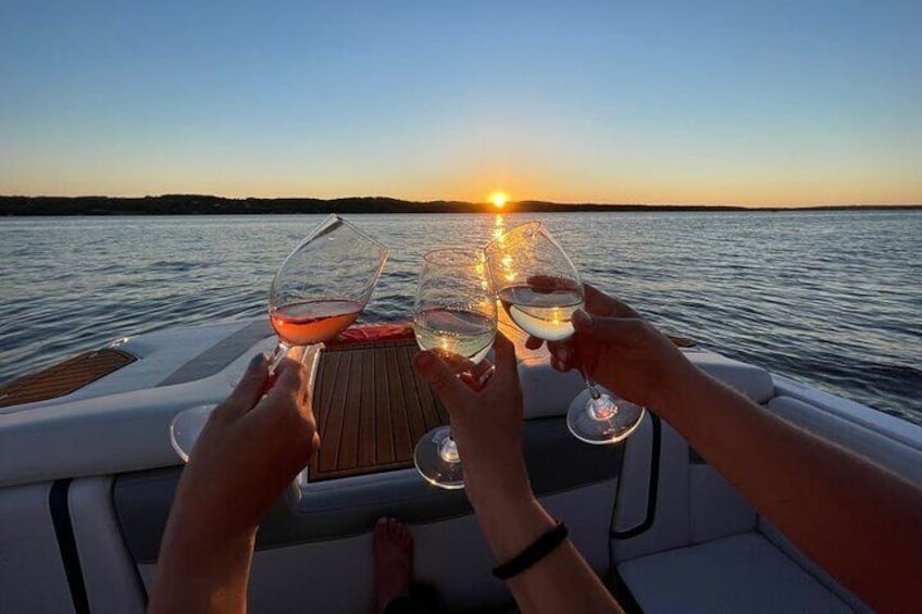 2 Hour Sunset Tour in a Small Group in Canandaigua Public Cruise