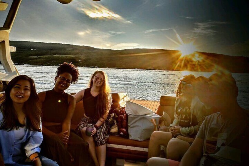 2 Hour Sunset Tour in a Small Group in Canandaigua Public Cruise