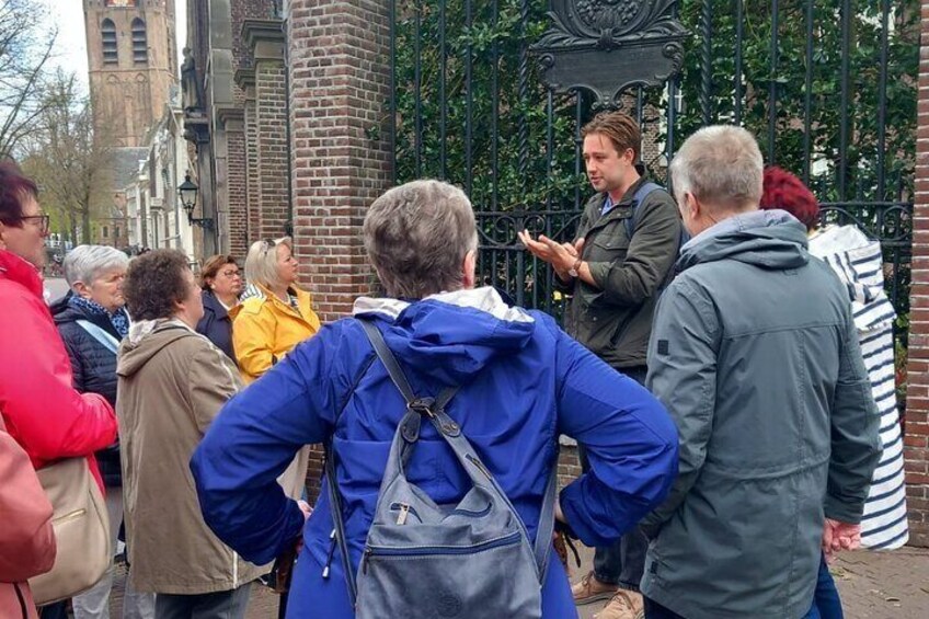 Guide and group in Delft
