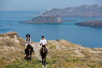 2-Hour Group guide Horse Riding at Santorini with Pick Up