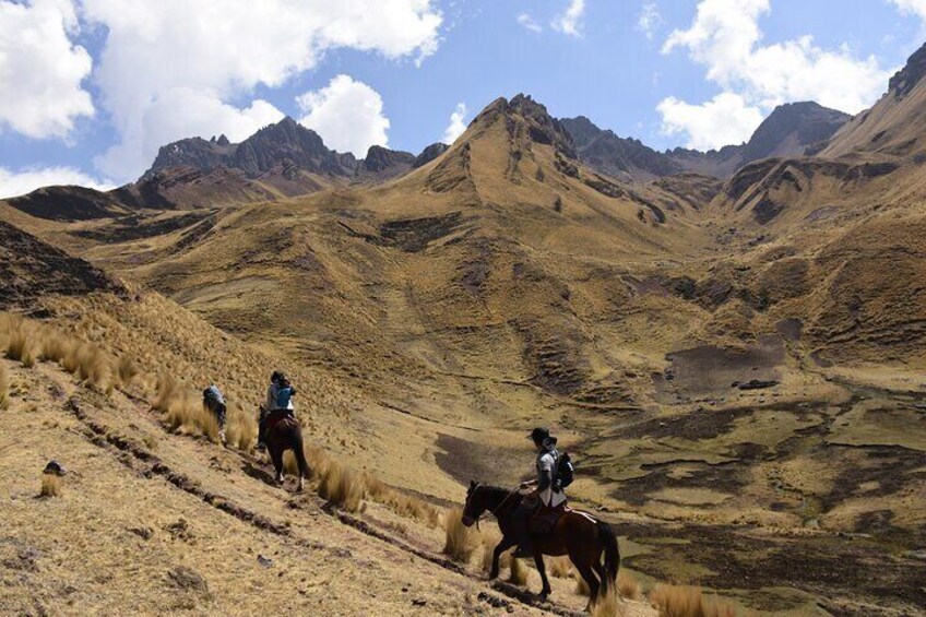 5 Day Ancient Inca Trail to Machu Picchu Horseback Riding Trek 