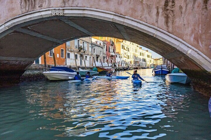 Sunset Kayak Class in Venice: intermediate training in the city