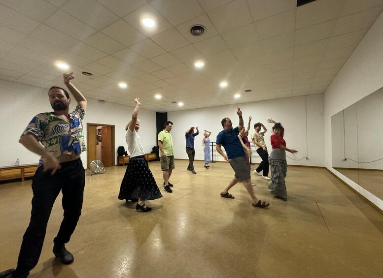 Picture 4 for Activity Seville: Enjoy a class of approach to flamenco