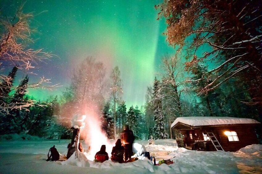 Join us on our private lakeside plot to witness the stunning Northern Lights, warm up in atmospheric cottage and gather around the campfire under the Northern lights for a memorable experience.