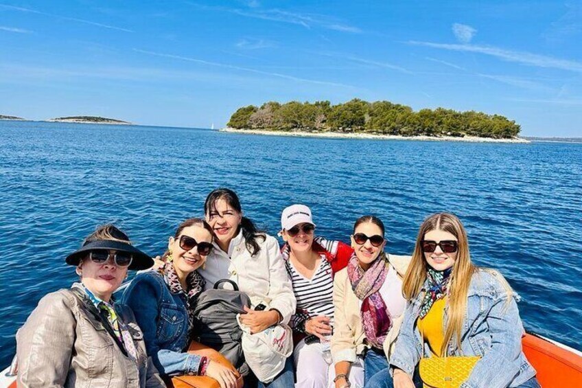 Blue Lagoon Tour from Split with Bottled Water and Wine Included