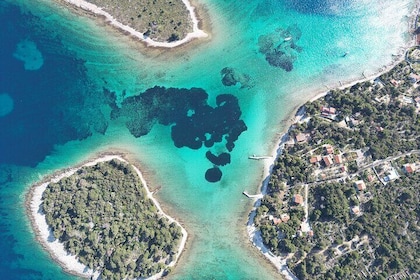 Blue Lagoon Tour from Split with Bottled Water and Wine Included