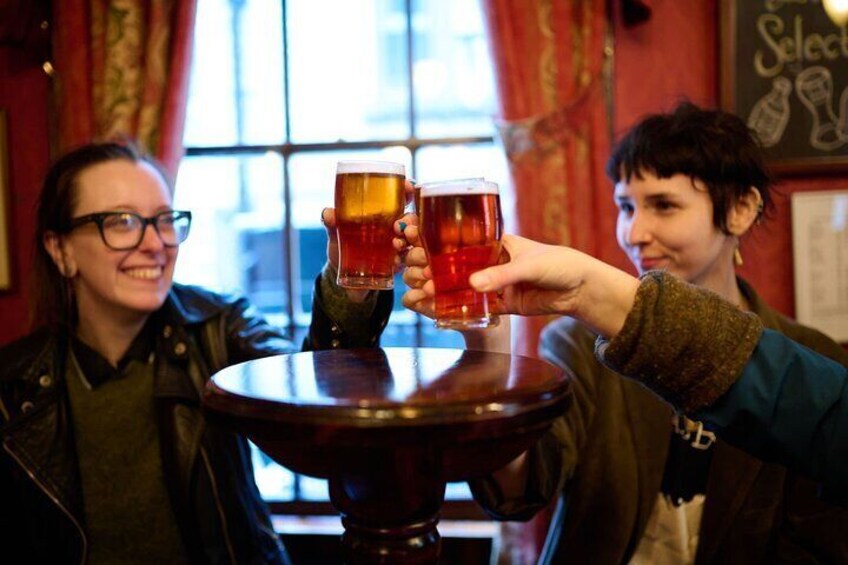 London Historical Pub Tour: Traditional British Food & Ales