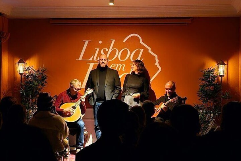 Evening Intimate Live Fado Music Show in Lisbon with Port Wine