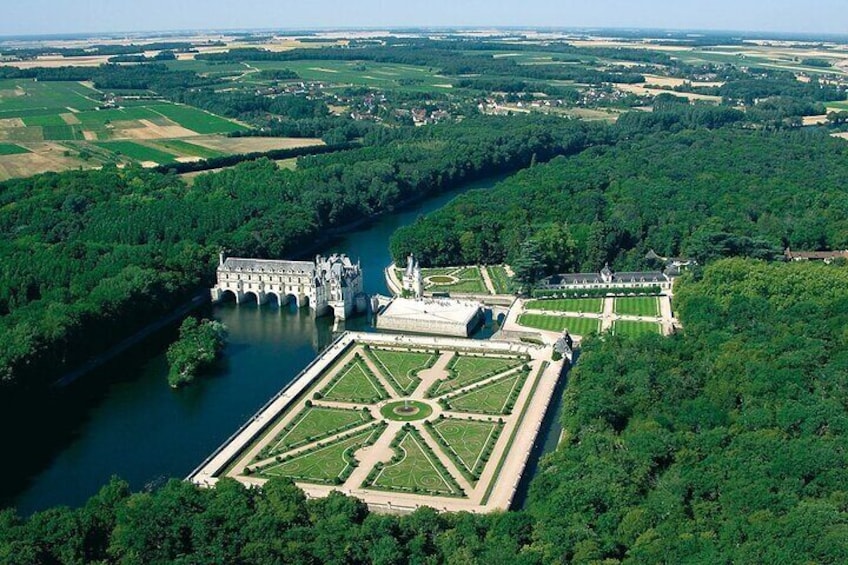 Loire Valley Castles Private Tour by Minivan from Paris