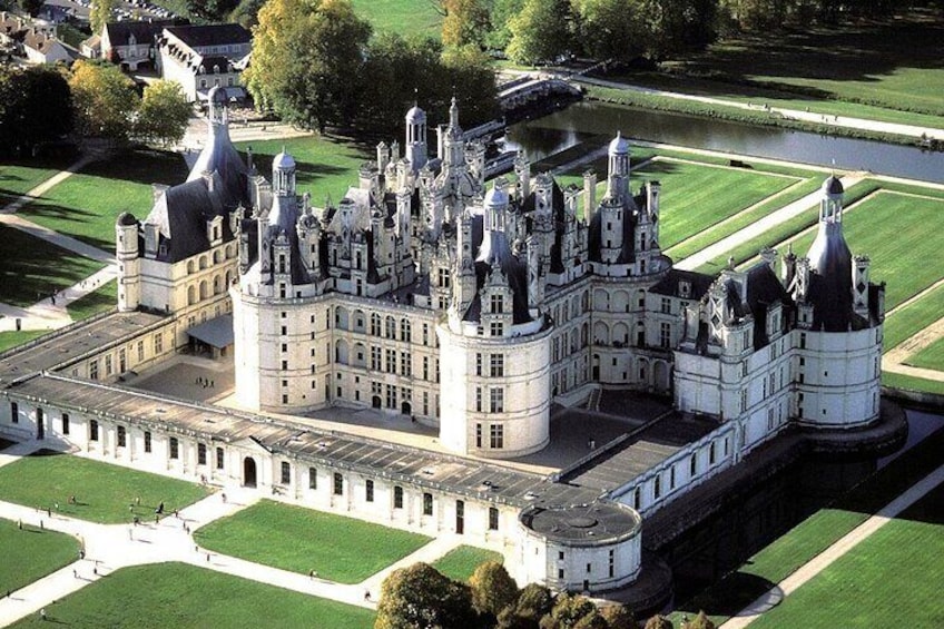 Loire Valley Castles Private Tour by Minivan from Paris