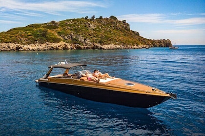 Shipwreck and Blue Caves Yacht Tour