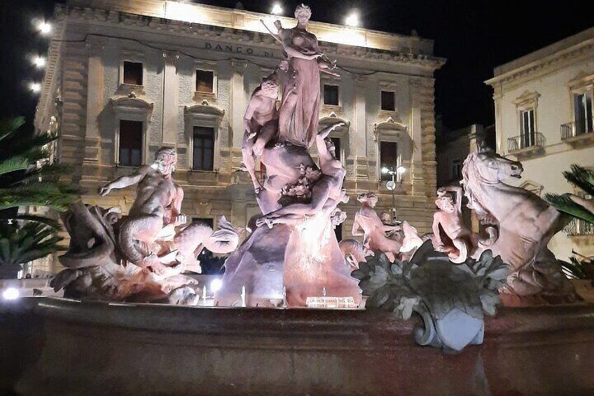 Guided night tour of Ortigia in Syracuse