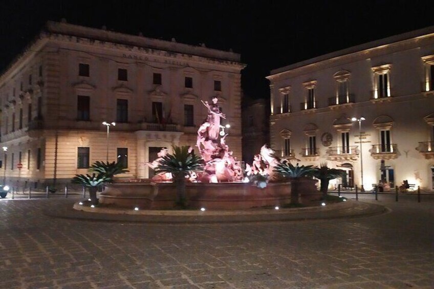 Guided night tour of Ortigia in Syracuse