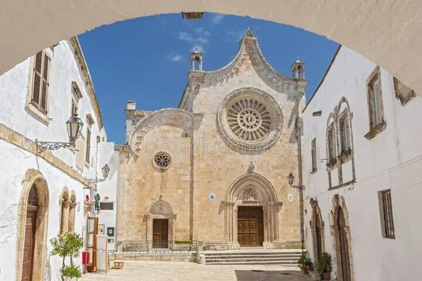 Lecce e Ostuni tour intera giornata (non tour guidato) 