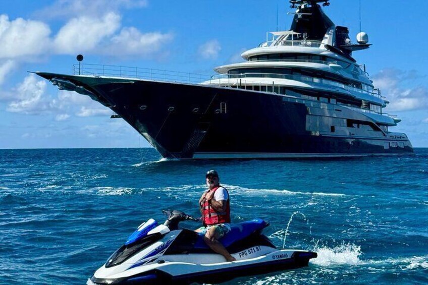 Photo in front of a Yatch