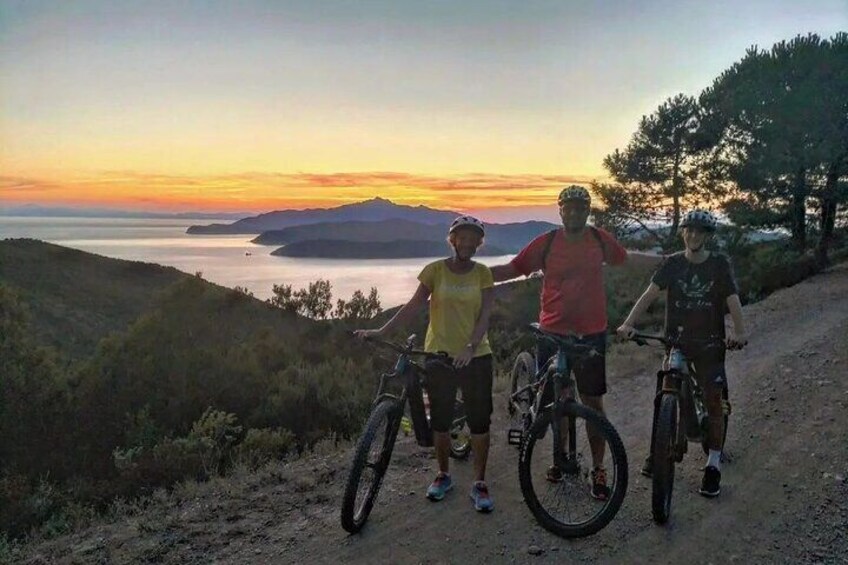 E-bike Night Tour with Musical Experience on the beach