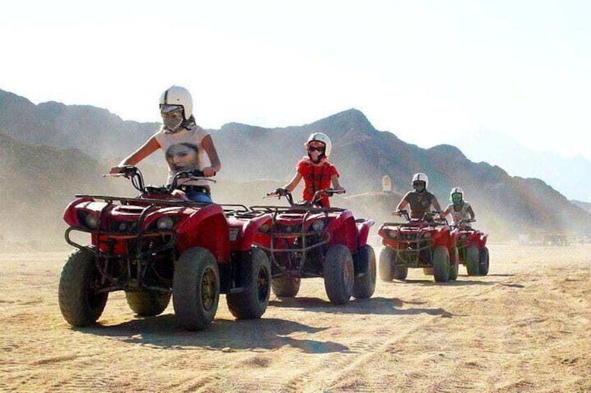Hurghada: Super Safari : Quad Bike, dune buggy & Bedouin Village 