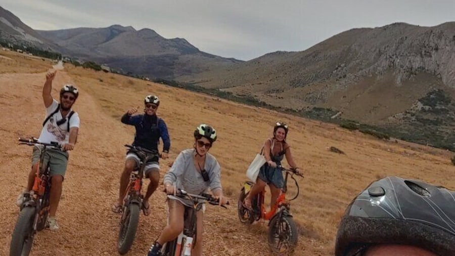 Ebike excursions full of fun and relaxation in maximum safety. It is an easy excursion for anyone without excessive physical effort