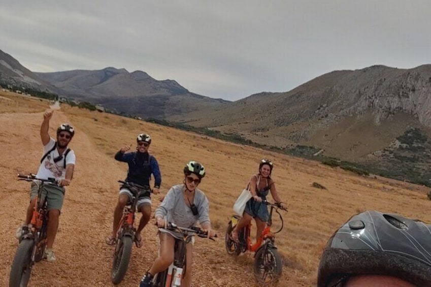 Ebike excursions full of fun and relaxation in maximum safety. It is an easy excursion for anyone without excessive physical effort