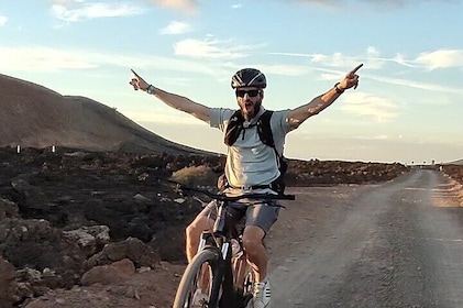 Cycle among volcanoes: Discover the essence of Lanzarote