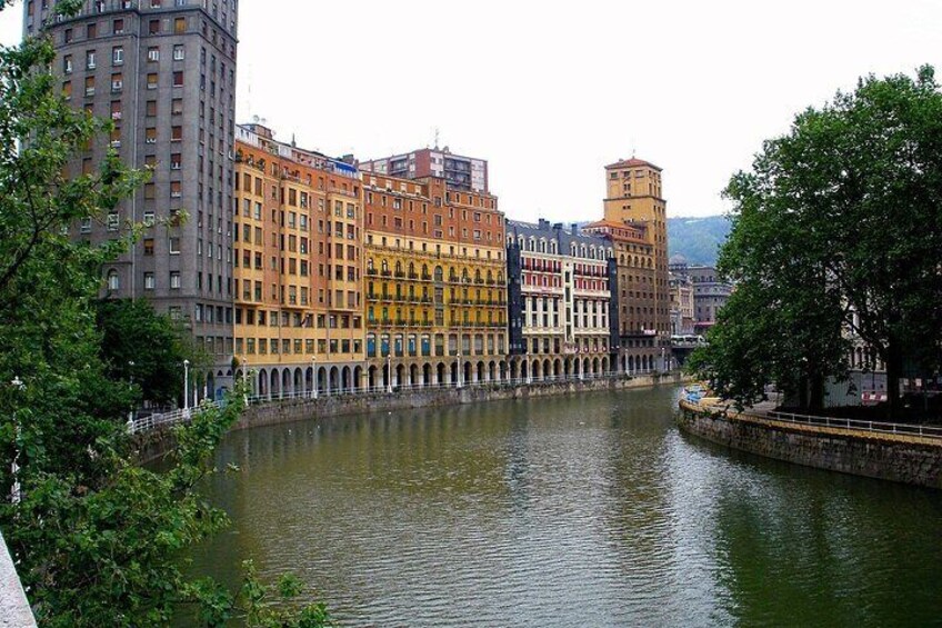 Bilbao City & Guggenheim Museum with Lunch From San Sebastian