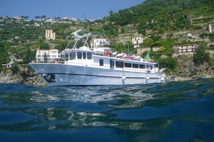 Amalfi Coast by boat with aperitif, lunch and sea breaks