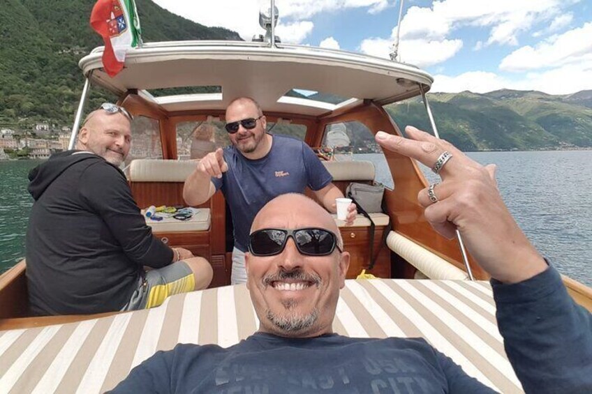 2H Private Tour with classic wooden boat on north lake Como