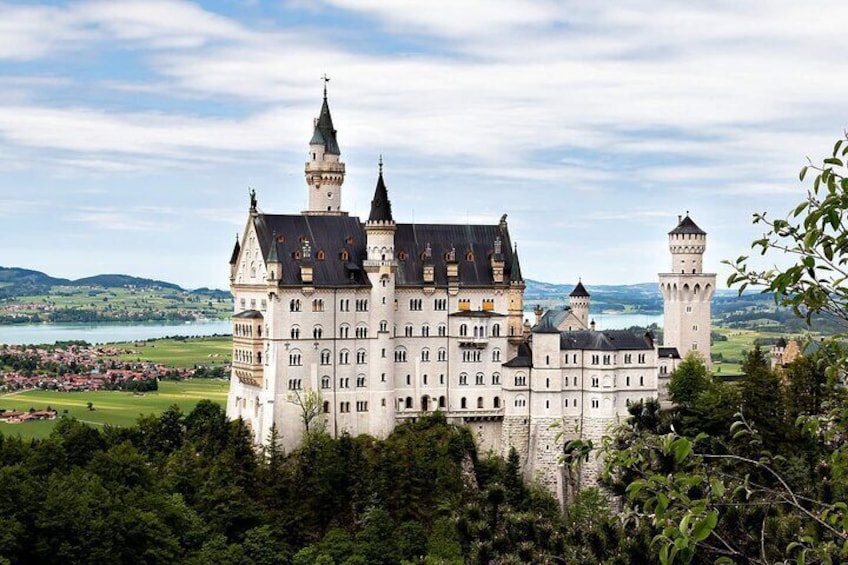 Private Van Tour to Royal Castle of Neuschwanstein from Munich