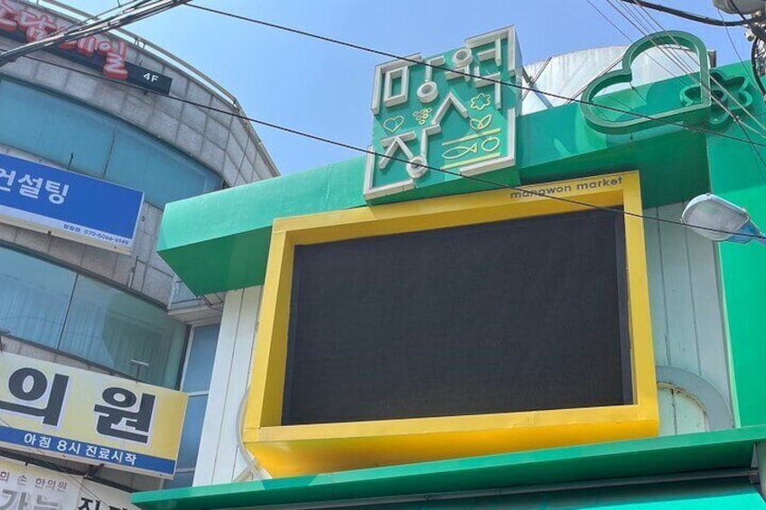 Local Seoul Tour at Traditional Market with Han River Picnic