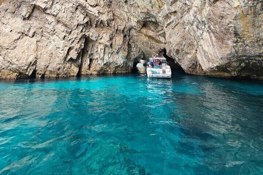 Private boat tour along the Amalfi Coast or Capri from Salerno