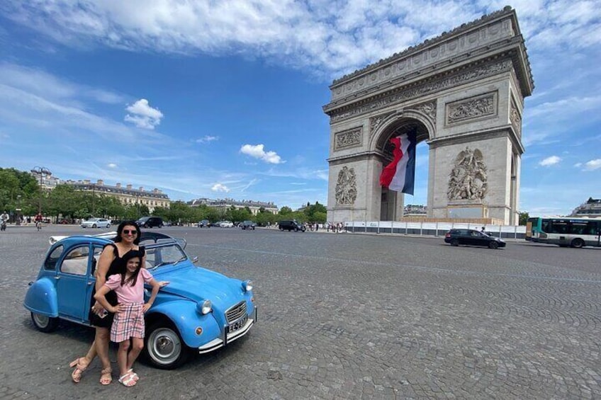 Discover Paris in 1 Hour: Fun and Efficient 2CV Tour