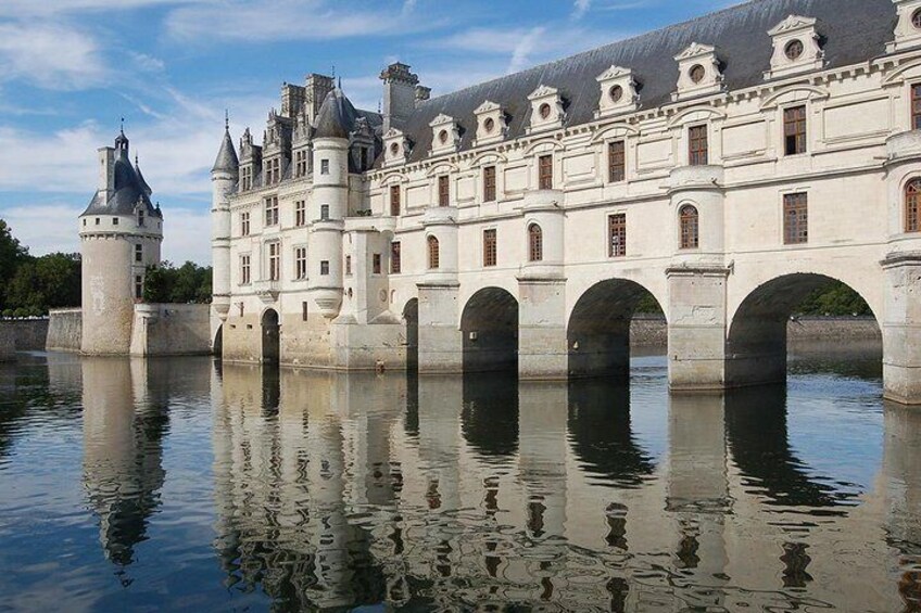 Loire Valley Castles Day Trip from Paris with Professional Guide