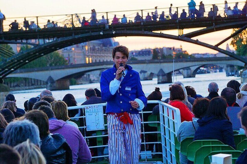 Seine River Sightseeing Guided Cruise by Vedettes du Pont Neuf