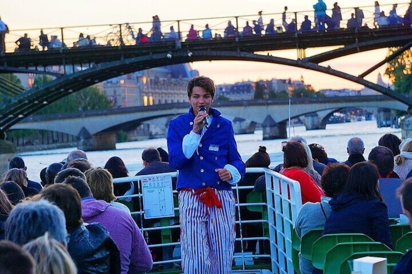 Seine River Sightseeing Guided Cruise by Vedettes du Pont Neuf