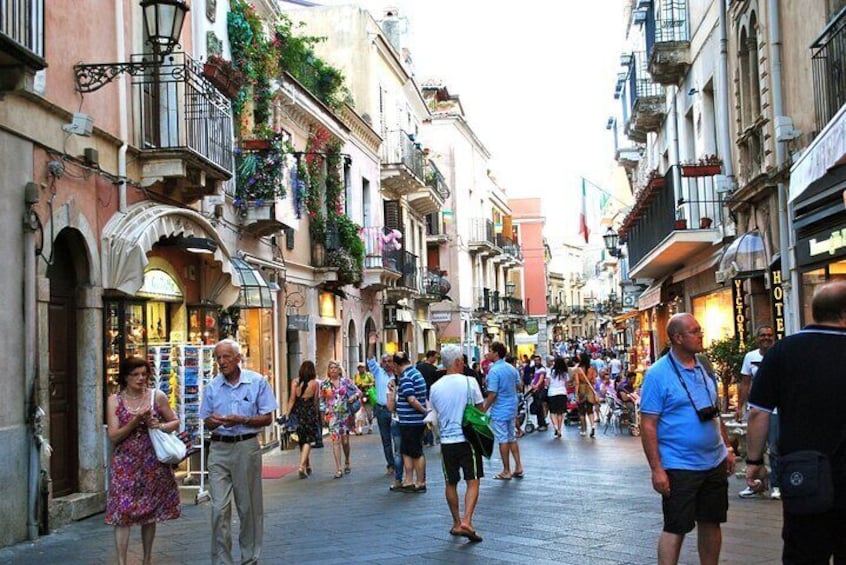 Private Tour from Catania to Etna Naxos and Taormina