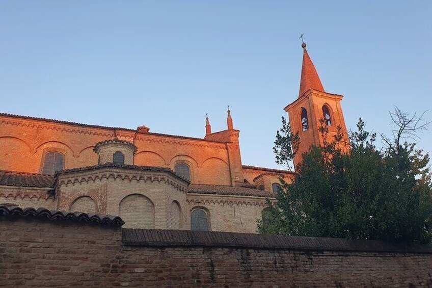 2 Hours Private Urban Trekking with Emilian Stories in Correggio