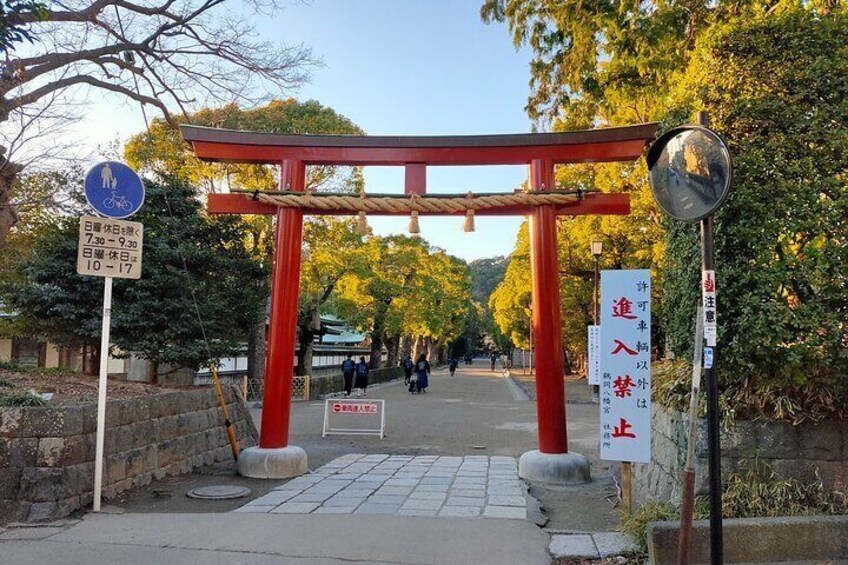 Torii gate, connected to Yabusame (horseback archery) road of Tsurugaoka Hachimangu Shirine 