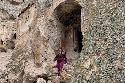 Tour rosso della Cappadocia – Principali attrazioni con Guida e pranzo deli...