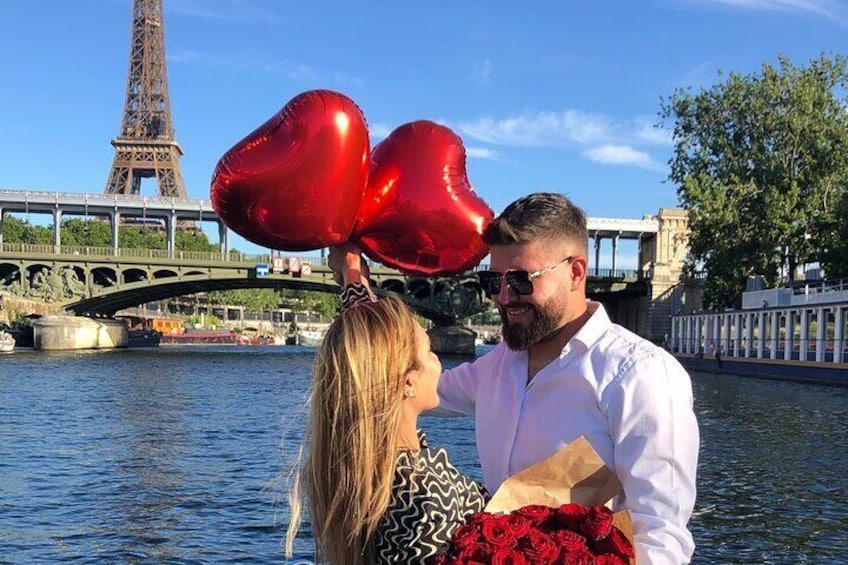 Paris Private 2-Hour Cruise on the Seine in a Pontoon Boat