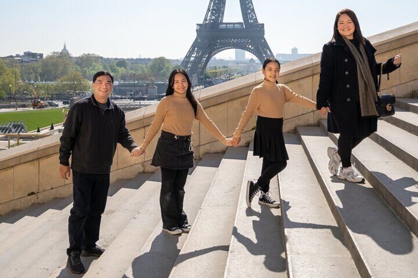 Photo Session in Paris - Photographer at the Eiffel Tower 
