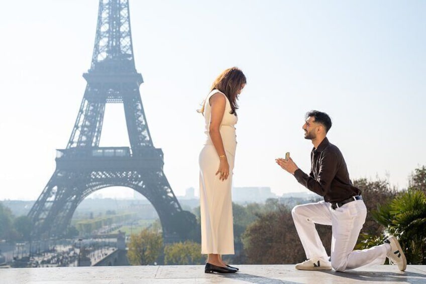 Photo Session in Paris - Photographer at the Eiffel Tower